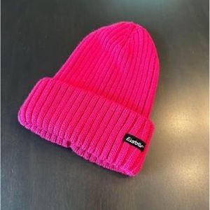 Eisbär, bright pink winter hat